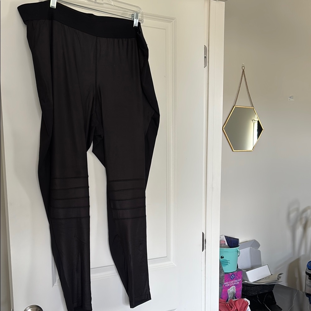 Livi Active Black Ribbed Leggings